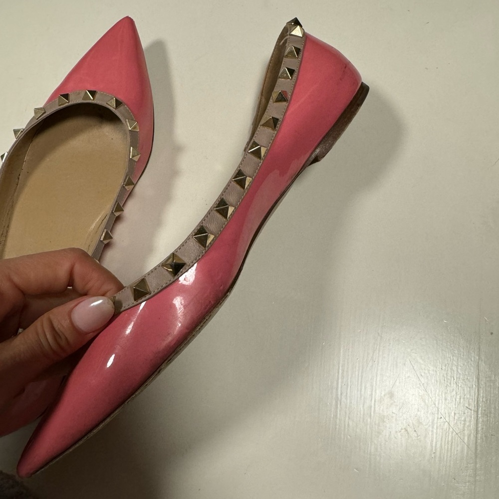 Valentino Garavani Pink Rockstud Leather Pointed-Toe Flats - Picture 4 of 8